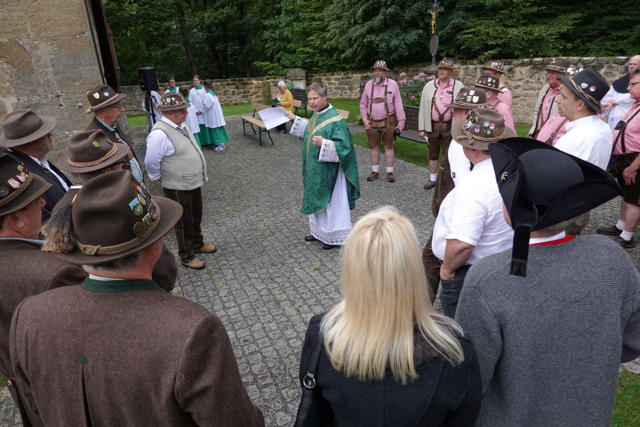 Erster Festgottesdienst der Böllerschützen am Kreuzberg